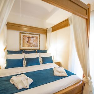 Executive Suite pool Access
